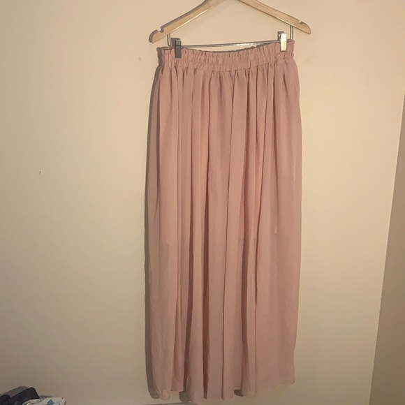 Dresses & Skirts - Floor length flowy skirt